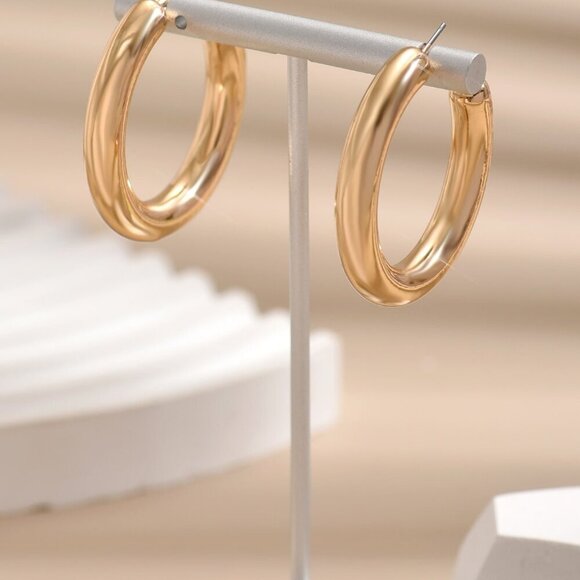 Yellow Gold Women's Minimalist Cuff Hoop Earrings - Picture 4 of 5